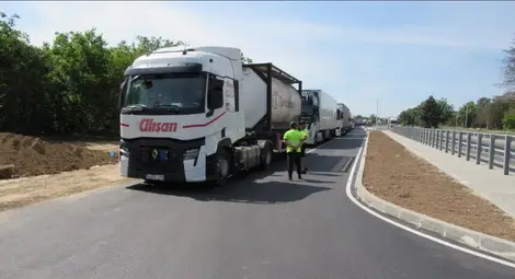 Вътрешният министър Атанас Илков: Няма пренасочване на камиони към буферния паркинг Вътрешният министър Атанас Илков: Няма пренасочване на камиони към буферния паркинг