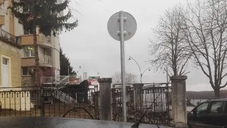 Обърнати знаци по две централни улици объркват шофьорите