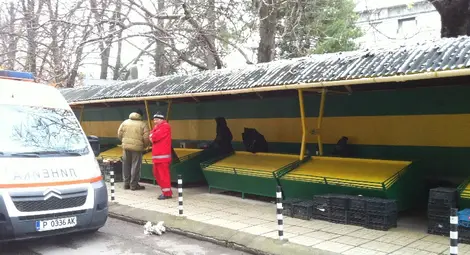 Клошар премръзна на Американското пазарче