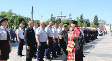 Директорът на полицията в Русе ст. комисар Николай Кожухаров  бе отличен със знака на областния управител.  Други двама полицаи получиха почетни грамоти от Драгомир Драганов