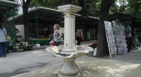 25-годишен трошил чешмичката на пазар &bdquo;Олимп&ldquo; след много алкохол