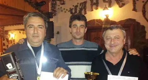 16 двойки стартираха нов турнир по белот в ДЗС