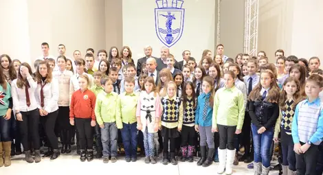 186 даровити деца бяха отличени с грамоти