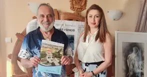 Кирил Узунов демонстрира днес уникалната си техника за рисуване