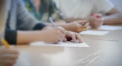 Просветното министерство публикува примерни задачи за матурите догодина