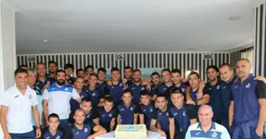 Със синьо-бяла торта пожелаха силен и сладък сезон на „Дунав“