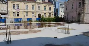 Размразяват строежа на подземните гаражи на Доходното през септември