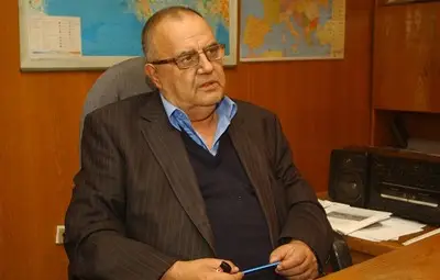 Проф. Божидар Димитров влезе в болница с тежка бронхопневмония Проф. Божидар Димитров влезе в болница с тежка бронхопневмония