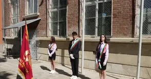 Паралелка и половина по-малко първокласници тази година