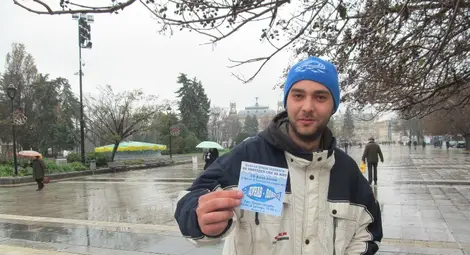 Над 500 флаера за час раздадоха феновете на "Дунав" /галерия/