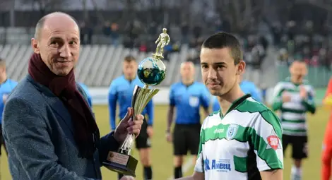 Мартин при награждаването му като футболист номер 1 на Варна през 2017 година. Снимка: Интернет