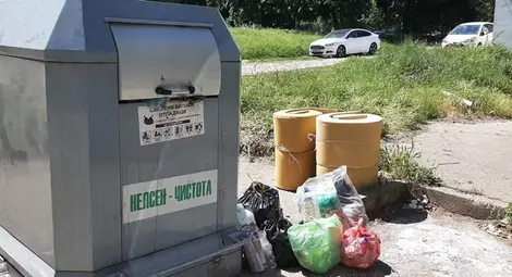 Контейнерите в Русе преливат заради повреда в сметосърибащата техника