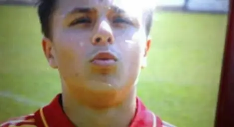 На 14 години крилото вече играе за третия отбор на &bdquo;Университатя&ldquo;, на 16 е в първия отбор.