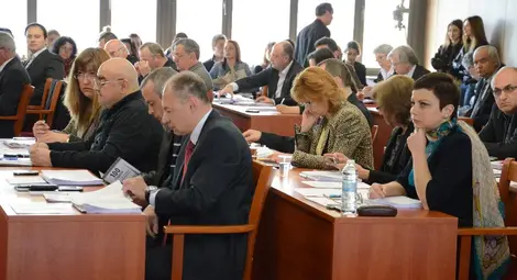 Бурни дебати не осуетиха продажбата на два цветарски магазина на &bdquo;Паркстрой&ldquo;