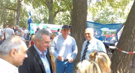 Цветя пред паметника на Левски  поднесоха русенските войводи