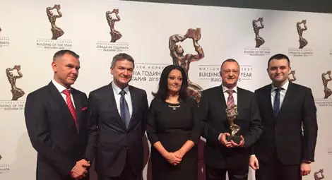 Братя Бобокови, Лиляна Павлова /тогава министър на регионалното развитие/, Пламен Нунев и Страхил Карапчански /тогава зам.-кмет на Русе в екипа на Пламен Стоилов/ на връчването на наградата Сграда на годината през 2015, спечелена от новата русенска зала в раздел „Спортна инфраструктура“. Снимка: Архив Братя Бобокови, Лиляна Павлова /тогава министър на регионалното развитие/, Пламен Нунев и Страхил Карапчански /тогава зам.-кмет на Русе в екипа на Пламен Стоилов/ на връчването на наградата Сграда на годината през 2015, спечелена от новата русенска зала в раздел „Спортна инфраструктура“. Снимка: Архив