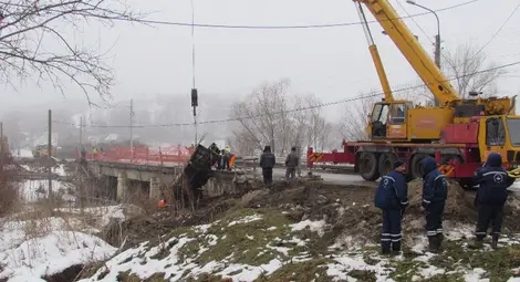 Мостът е строен преди близо 100 години и не е ремонтиран от 1983-а. 					            Снимки: БГНЕС