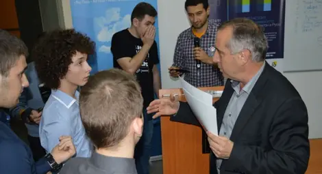 Софтуер проверява дали домашното е преписано от интернет /галерия/