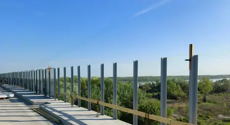 Продължава монтажът на пътните панели при основния ремонт на Дунав мост при Русе