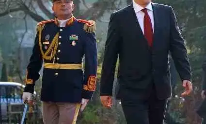 Бъсеску номинира враг №1 за премиер