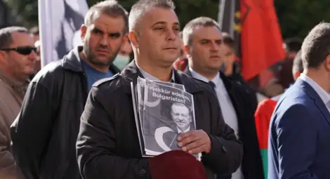 Скандал между ВМРО и ИТН заради изборния кодекс с викове "Еничари", сложиха скъсан фес на Тошко Йорданов