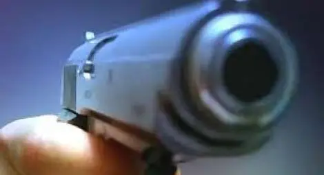 Съпруг затваря с изстрел устата на половинката си