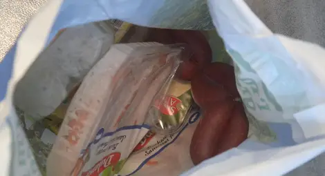 Фризер за конфискувано месо и табели за забранен внос има на Дунав мост