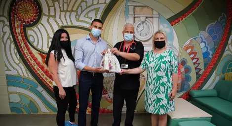 ГЕРБ поднесе подаръци на бебетата, родени или изписани на 5-ти в Русе