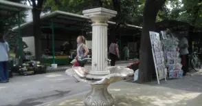 25-годишен трошил чешмичката на пазар „Олимп“ след много алкохол