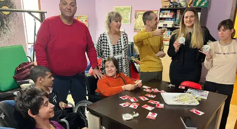 Общинските съветници от СДС-Гражданите - Русе раздадоха мартеници на деца и младежи с увреждания от два центъра