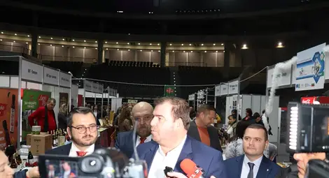 Близо 90 производители от България и Румъния участват в първото международно изложение на местни продукти в Русе