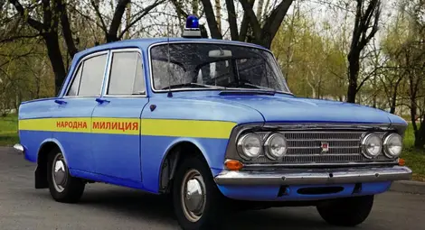 Деца крадат патрулка и бягат заради нарушен вечерен час