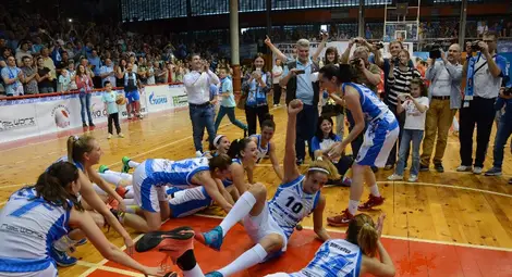 Сини шампионки! &bdquo;Дунав 8806&ldquo;  вдигна петата държавна титла