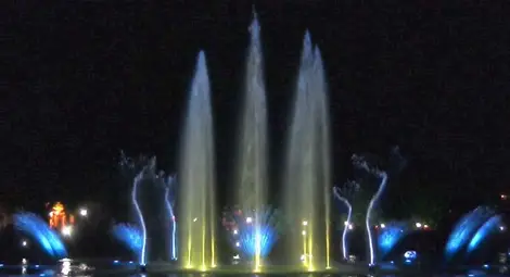 Със светлини и музика откриха възстановените Пеещи фонтани в Пловдив (видео)