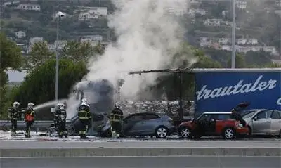 Български камион се взриви и предизвика тежка катастрофа във Франция