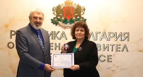 Началникът на просветното управление с отличие от областния управител