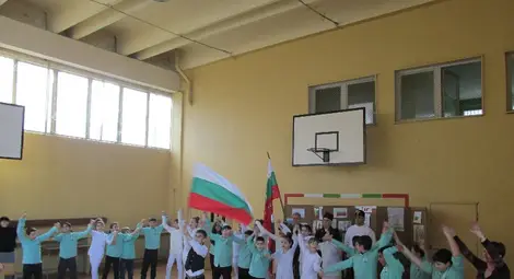 Четвъртокласници от "Васил Априлов" разтуптяха сърцата на учителите