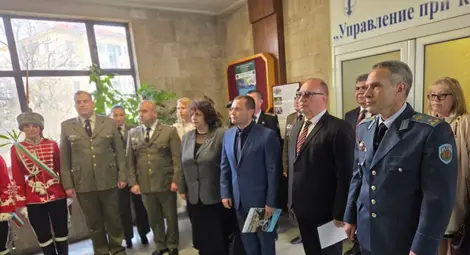 Полк. Васил Петров на откриването на новата зала във Военното окръжие: Историята не е научно занимание, а учител и извън тази си роля губи своята функция Полк. Васил Петров на откриването на новата зала във Военното окръжие: Историята не е научно занимание, а учител и извън тази си роля губи своята функция