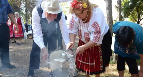 120 килограма риба ще превърнат в чорба и печено майстори в Бръшлен