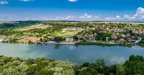 Отхвърлиха превръщането на 10,5 декара над езерото в Николово в затворен комплекс