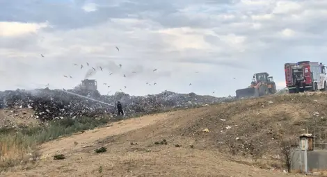 Специализирани екипи овладяха малък пожар в регионалното депо за отпадъци на Русе Специализирани екипи овладяха малък пожар в регионалното депо за отпадъци на Русе