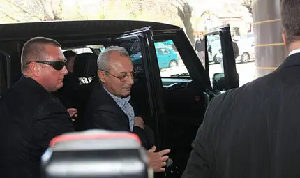 Със закон свалят държавната охрана на Доган и Станишев