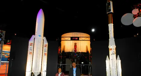 Трифонка Романова Попниколова и проф. Георги Георгиев в Космическия център SPACE EXPO на Европейската космическа агенция ESA, Ноордвайк, Нидерландия, 2012.