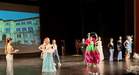 Спектакълът &bdquo;Асамблея на красотата и модата&ldquo; превърна сцената на Доходното здание в пространство на естетика и съпричастност