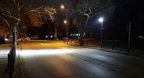 Осветяват с LED прожектори пешеходни пътеки в Русе /галерия/