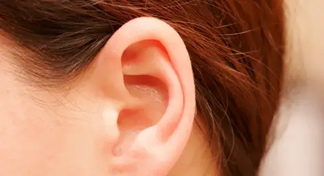 Учени: Не чистете ушите си с клечки, опасно е Учени: Не чистете ушите си с клечки, опасно е