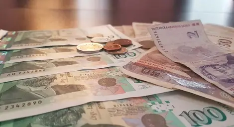 Банкови служители спасиха парите на измамен по телефона пенсионер