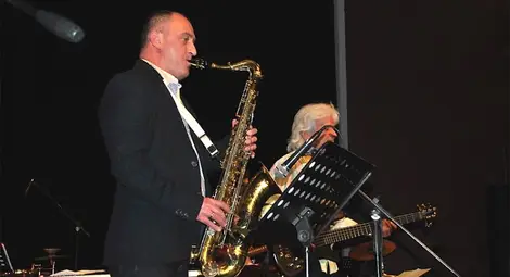 Борко Петров-Парчето кани приятели и познати на музикалния празник в Доходното здание. 		            Снимка: Архив