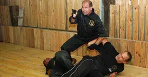 Бонев. Джеймс Бонев от Русе. Бодигард