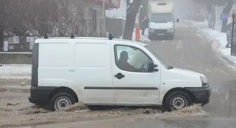 10 метра локва затруднява достъпа до гробище &bdquo;Чародейка&ldquo;